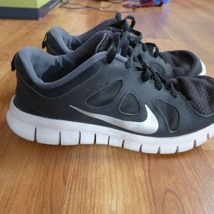 Nike free 5.0 black and white